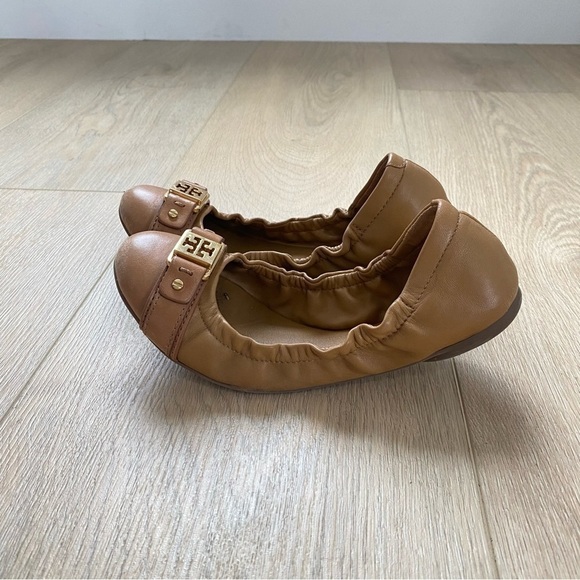 Tory Burch Tan Logo Scrunched Ballet Flats - Picture 2 of 6
